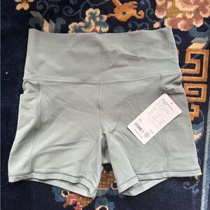 ATHLETA Salutation Stash High Rise 5 Short NEVER WORN Size M